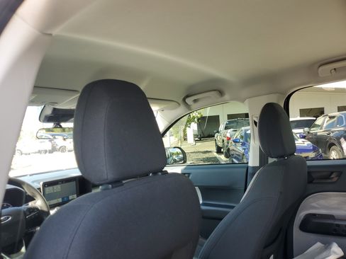 Used 2022 Ford Maverick XLT image 15