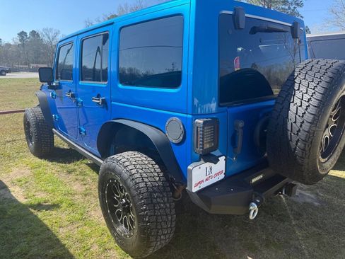 Used 2014 Jeep Wrangler Unlimited Sahara image 3