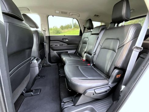 Used 2024 Nissan Pathfinder SL image 19