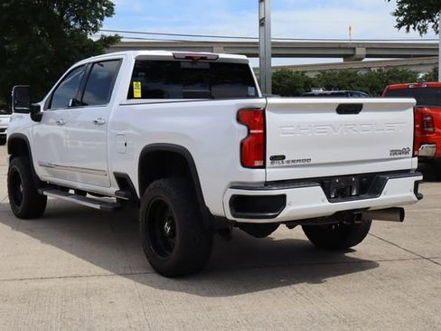 Used 2024 Chevrolet Silverado 2500 High Country w/ High Country Premium Package AWD/4WD image 3