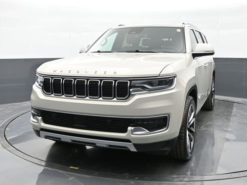 Used 2022 Jeep Wagoneer Series III w/ Premium Group I image 4