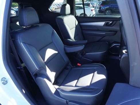 Used 2025 Buick Enclave Preferred image 9