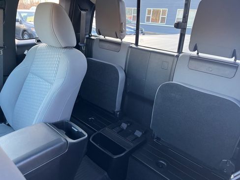 Used 2022 Toyota Tacoma SR w/ SR Convenience Package image 5