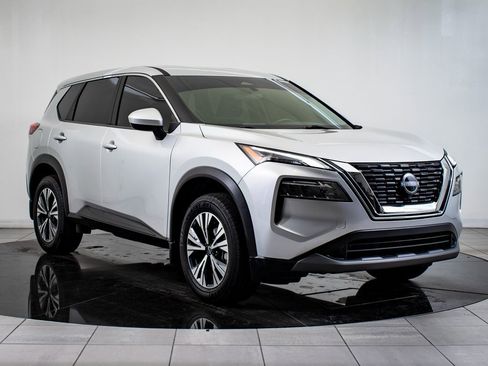 Used 2023 Nissan Rogue SV image 5