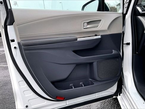 Used 2024 Toyota Sienna LE image 21