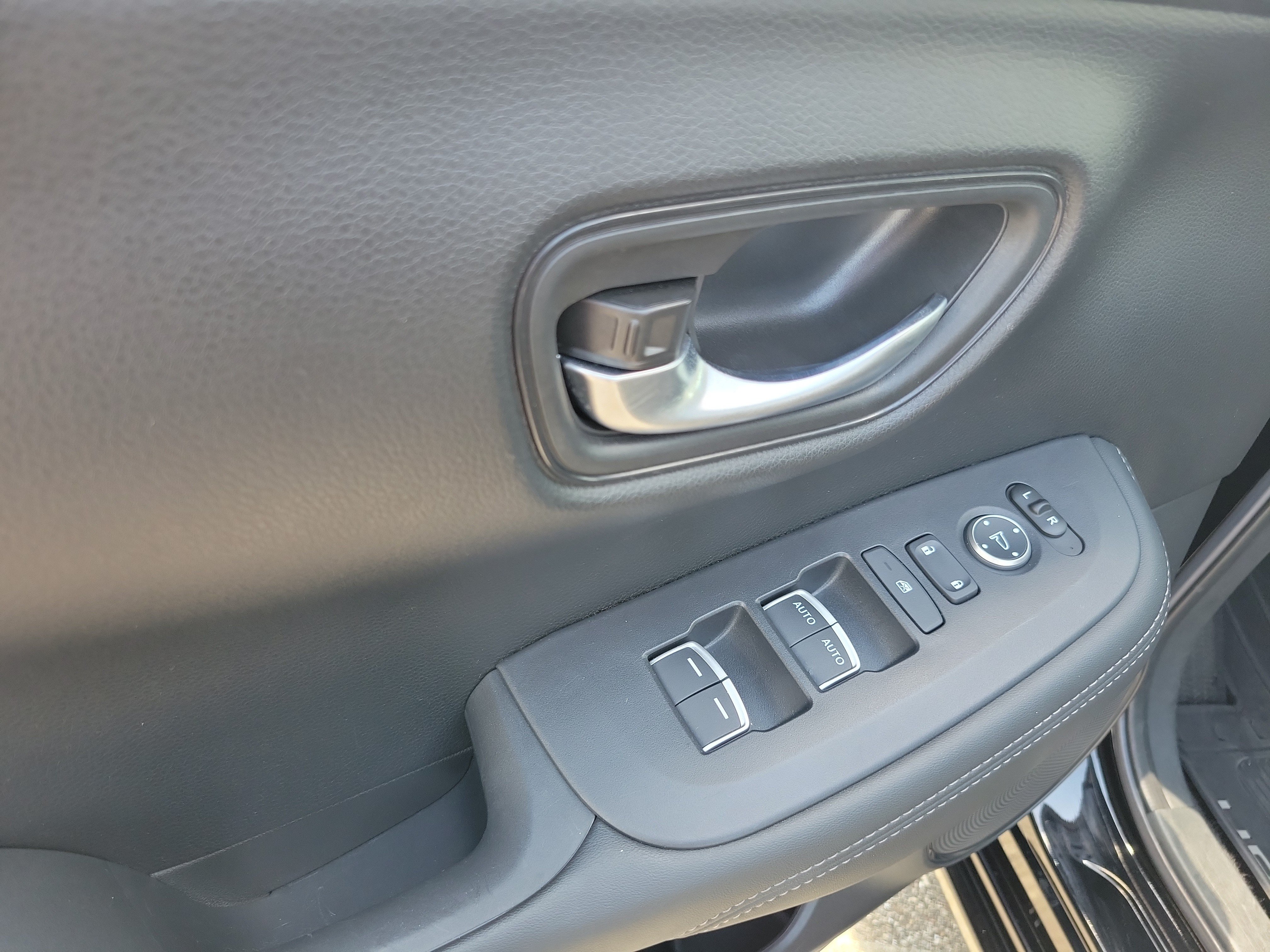 Used 2025 Honda HR-V EX-L image 21