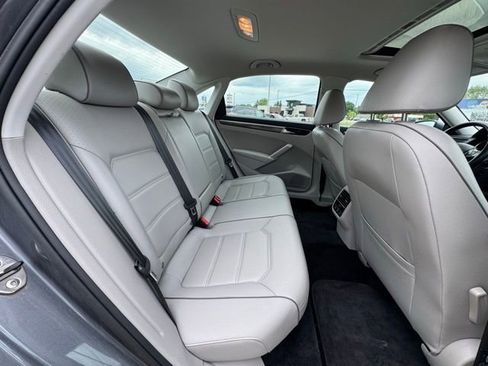 Used 2017 Volkswagen Passat 1.8T SE FWD image 14