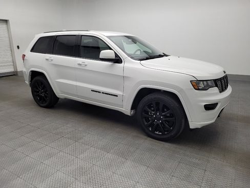 Used 2019 Jeep Grand Cherokee Altitude image 11