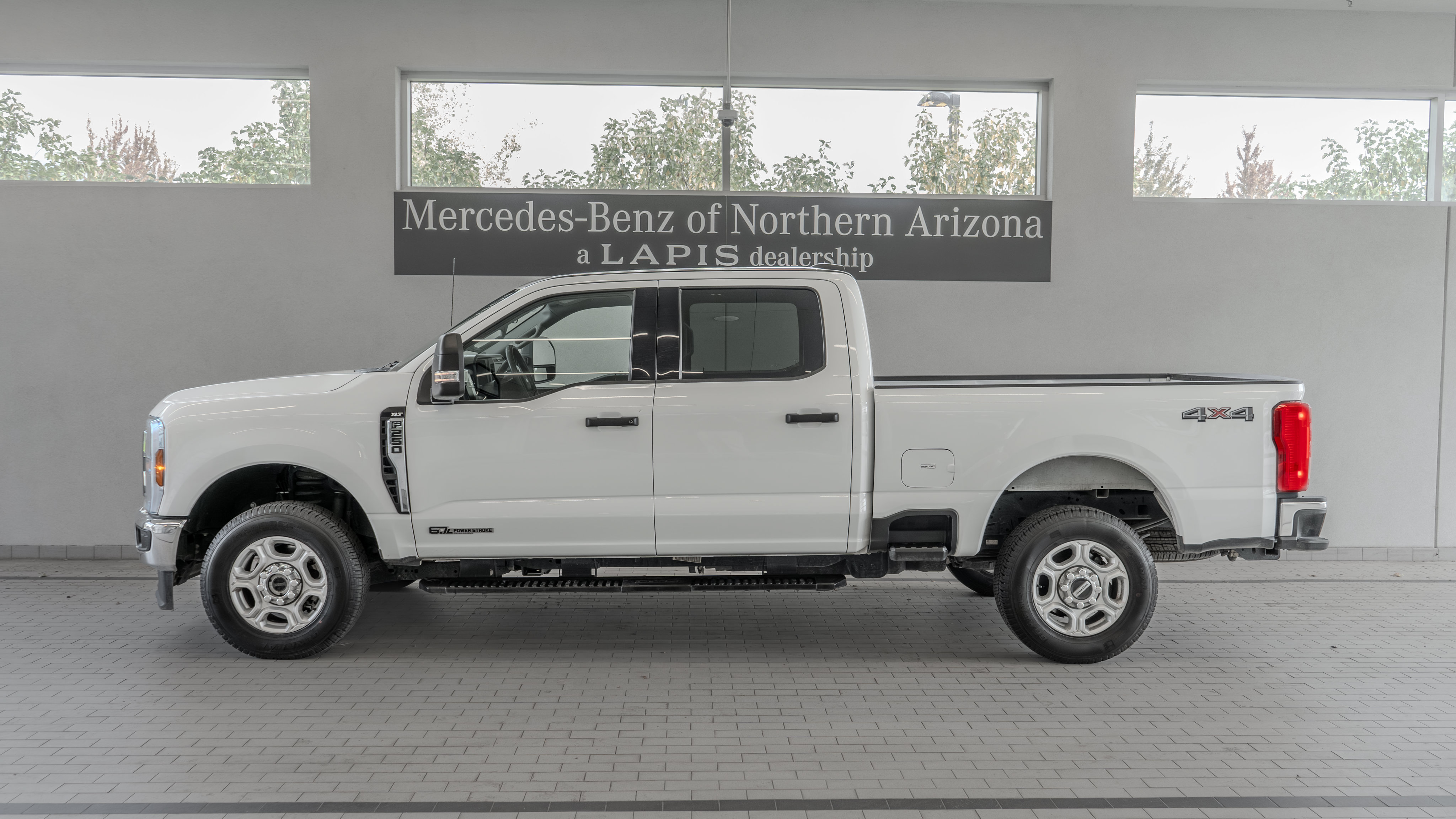 Used 2025 Ford F250 XLT AWD/4WD image 2