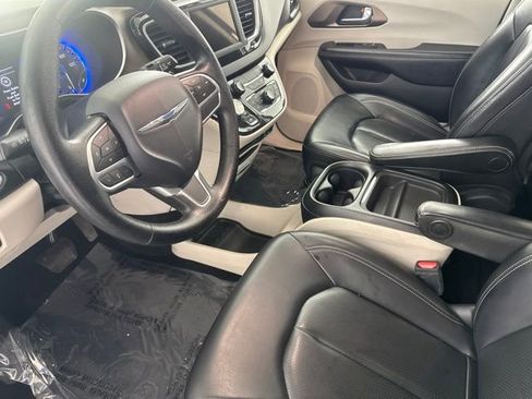 Used 2020 Chrysler Voyager Lxi FWD image 20
