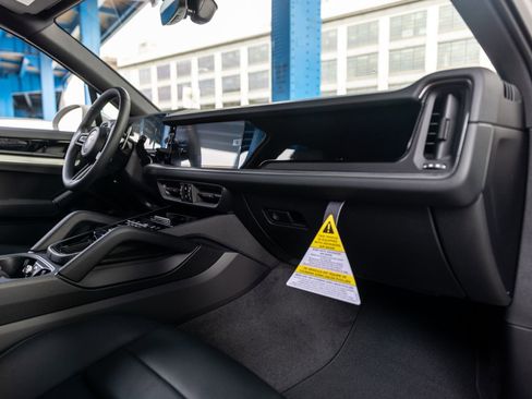 New 2026 Porsche Cayenne image 34