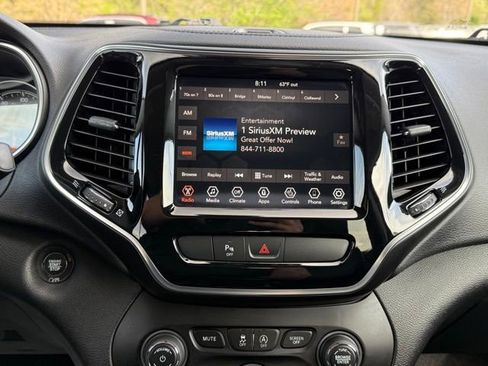 Used 2019 Jeep Cherokee Limited image 19