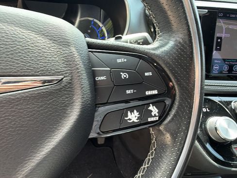 Used 2019 Chrysler Pacifica Limited w/ S Appearance Package FWD image 29