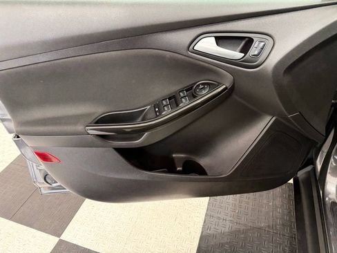 Used 2017 Ford Focus Titanium image 13