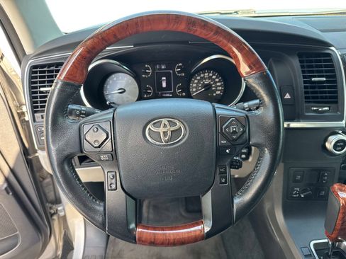 Used 2018 Toyota Sequoia Platinum RWD image 30
