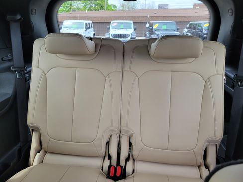 Used 2025 Jeep Grand Cherokee L Limited AWD/4WD image 22