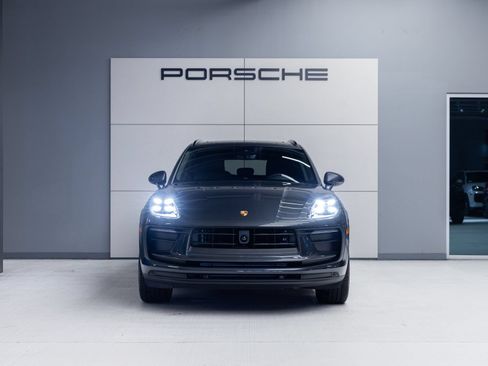 Certified 2026 Porsche Macan AWD/4WD image 10