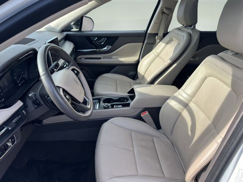 Used 2022 Lincoln Corsair AWD w/ Premium Package image 9