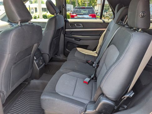 Used 2019 Ford Explorer XLT w/ Equipment Group 201A FWD image 16