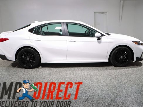 Used 2025 Toyota Camry SE FWD image 6