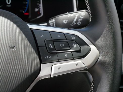 Certified 2025 Volkswagen Taos SEL AWD/4WD image 25