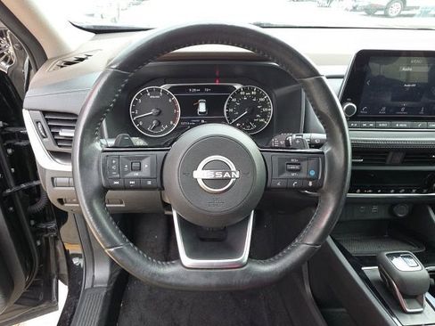 Used 2023 Nissan Rogue SV w/ SV Premium B Package image 16