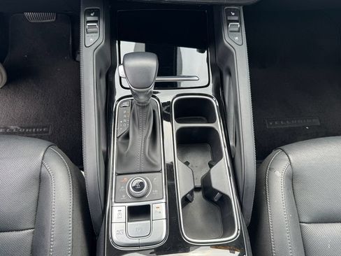 Used 2023 Kia Telluride EX w/ EX Captain's Chair Package AWD/4WD image 21