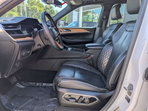 Used 2023 Jeep Grand Cherokee L Summit AWD/4WD image 26