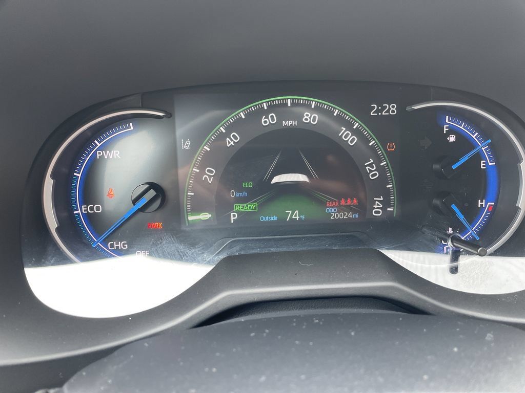 Certified 2024 Toyota RAV4 LE AWD/4WD image 17