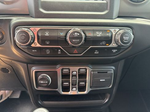 Used 2022 Jeep Gladiator Sport AWD/4WD image 42
