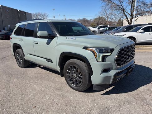 Used 2024 Toyota Sequoia Platinum image 3