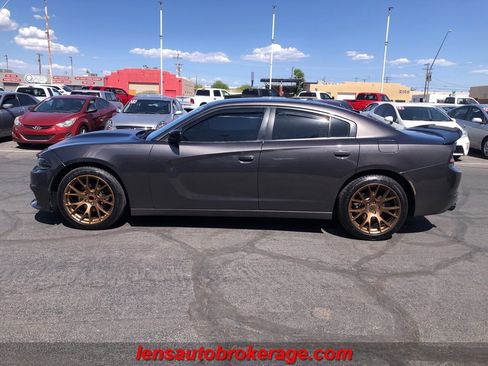 Used 2020 Dodge Charger SXT w/ Blacktop Package image 5