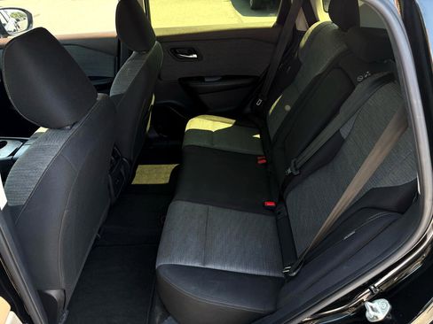 Used 2023 Nissan Rogue SV image 14