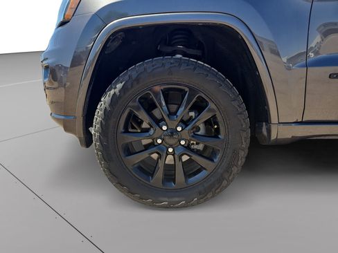 Used 2019 Jeep Grand Cherokee Altitude AWD/4WD image 9