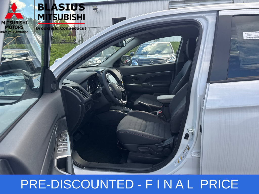 Used 2025 Mitsubishi Outlander Sport SE AWD/4WD image 16