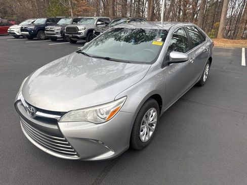 Used 2015 Toyota Camry LE image 11