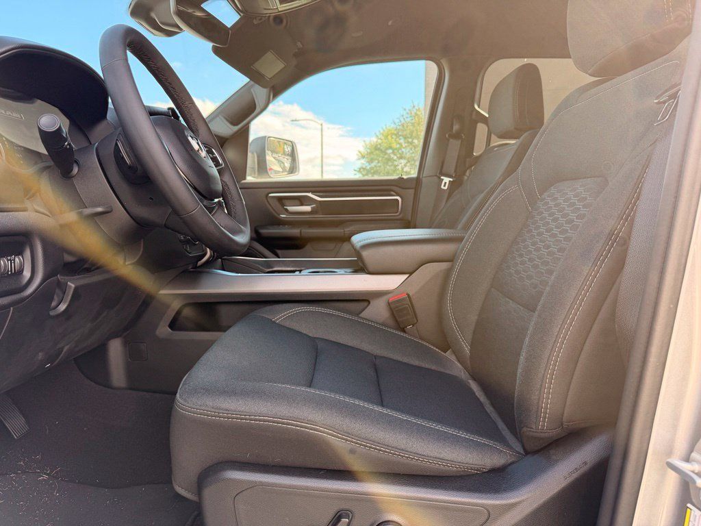 Used 2025 RAM 1500 Big Horn AWD/4WD image 2