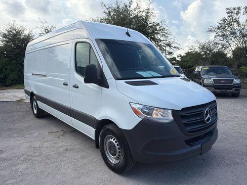Used 2023 Mercedes-Benz Sprinter 2500 w/ Dashboard Charging Package image 17