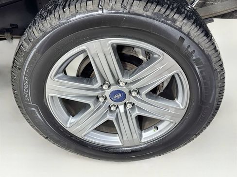 Used 2019 Ford F150 Lariat w/ Equipment Group 502A Luxury AWD/4WD image 42