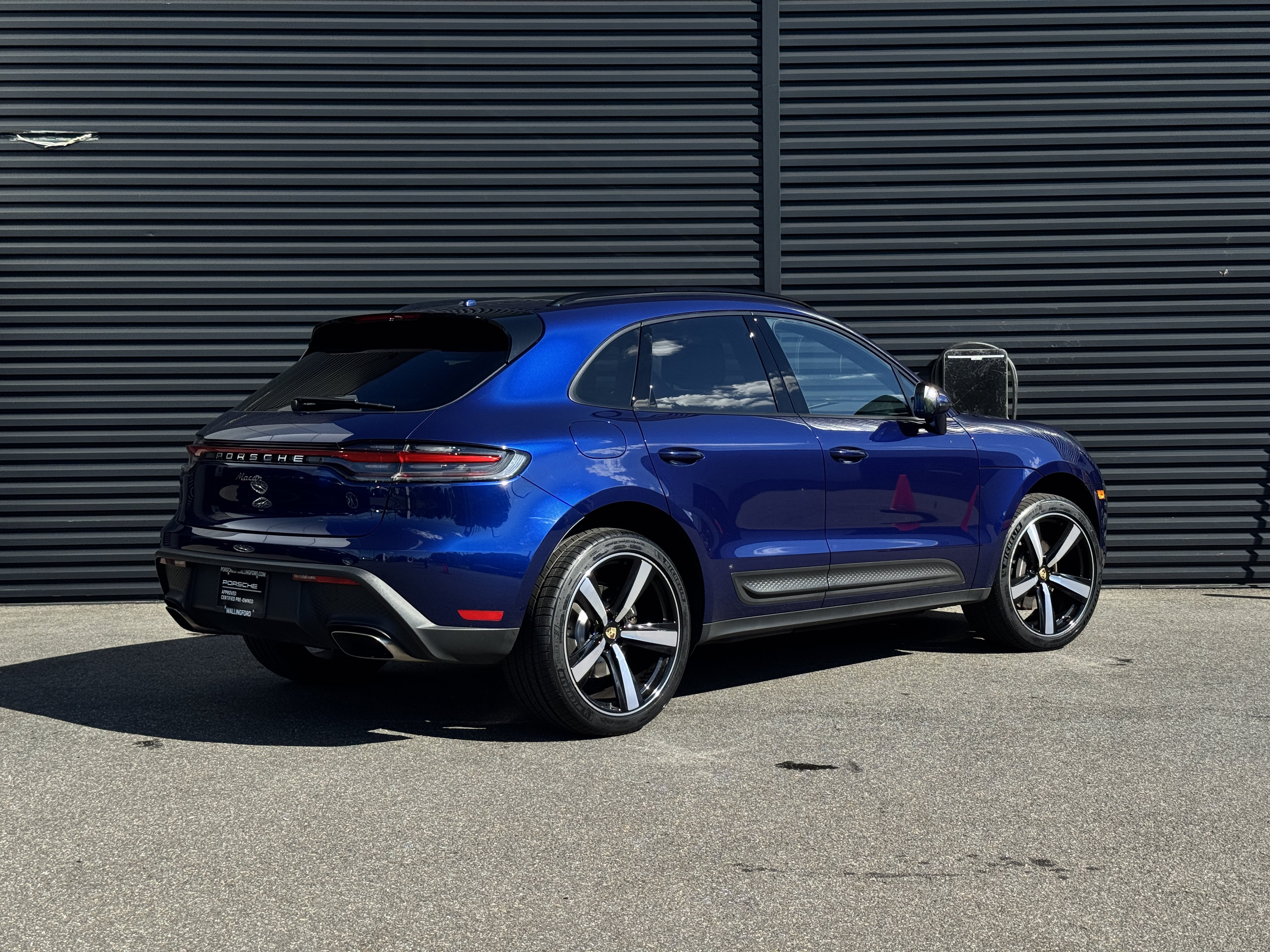 Certified 2023 Porsche Macan AWD/4WD image 9