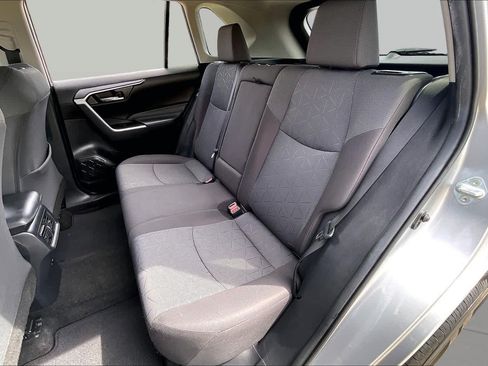 Used 2021 Toyota RAV4 XLE w/ Convenience Package FWD image 20