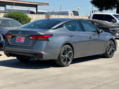 Used 2023 Nissan Altima 2.5 SR FWD image 3