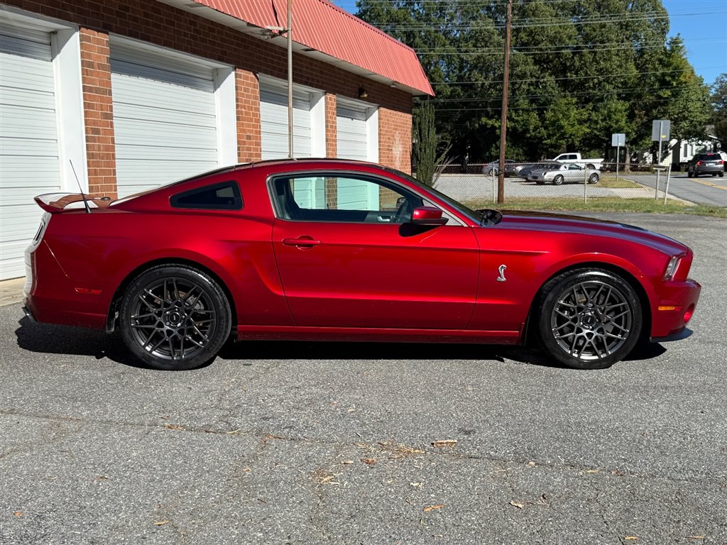 Used 2014 Ford Mustang Shelby GT500 w/ Equipment Group 821A RWD image 32