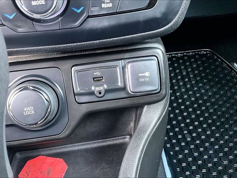 Used 2021 Jeep Renegade Latitude w/ Convenience Group AWD/4WD image 31