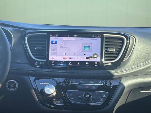 New 2026 Chrysler Pacifica Select image 22