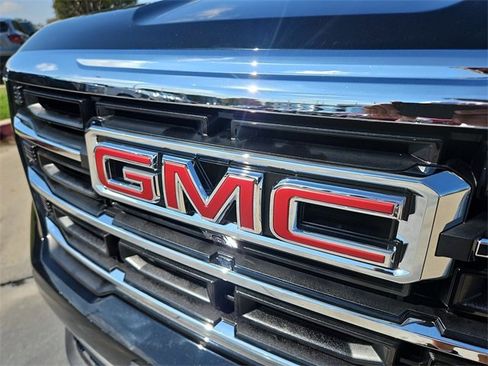 Used 2025 GMC Acadia Elevation image 29