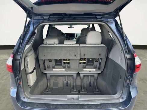 Used 2015 Toyota Sienna XLE FWD image 15
