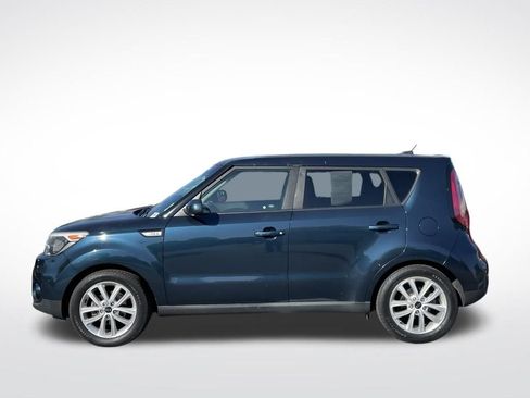 Used 2017 Kia Soul + image 2