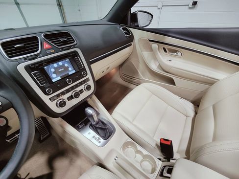 Used 2014 Volkswagen Eos FWD image 31