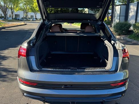 Used 2021 Audi e-tron Prestige w/ Prestige Package AWD/4WD image 8
